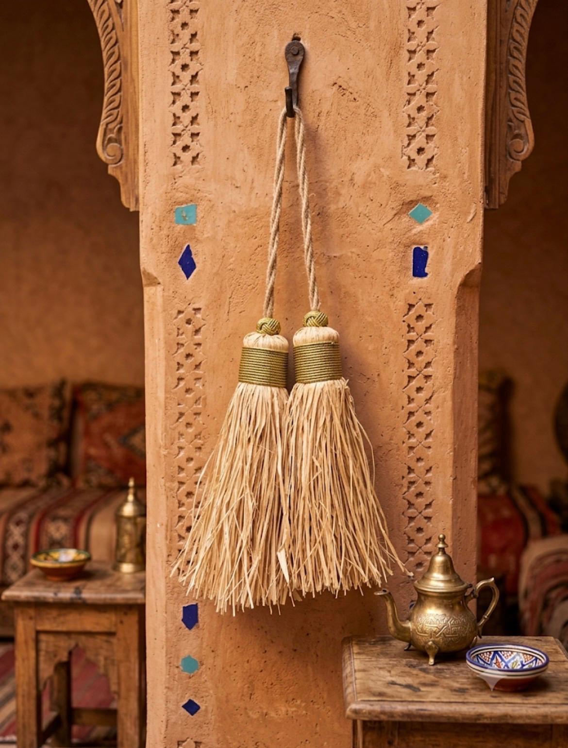 Lot de 2 pompons en raphia fil doré — décoration artisanale marocaine fait main
