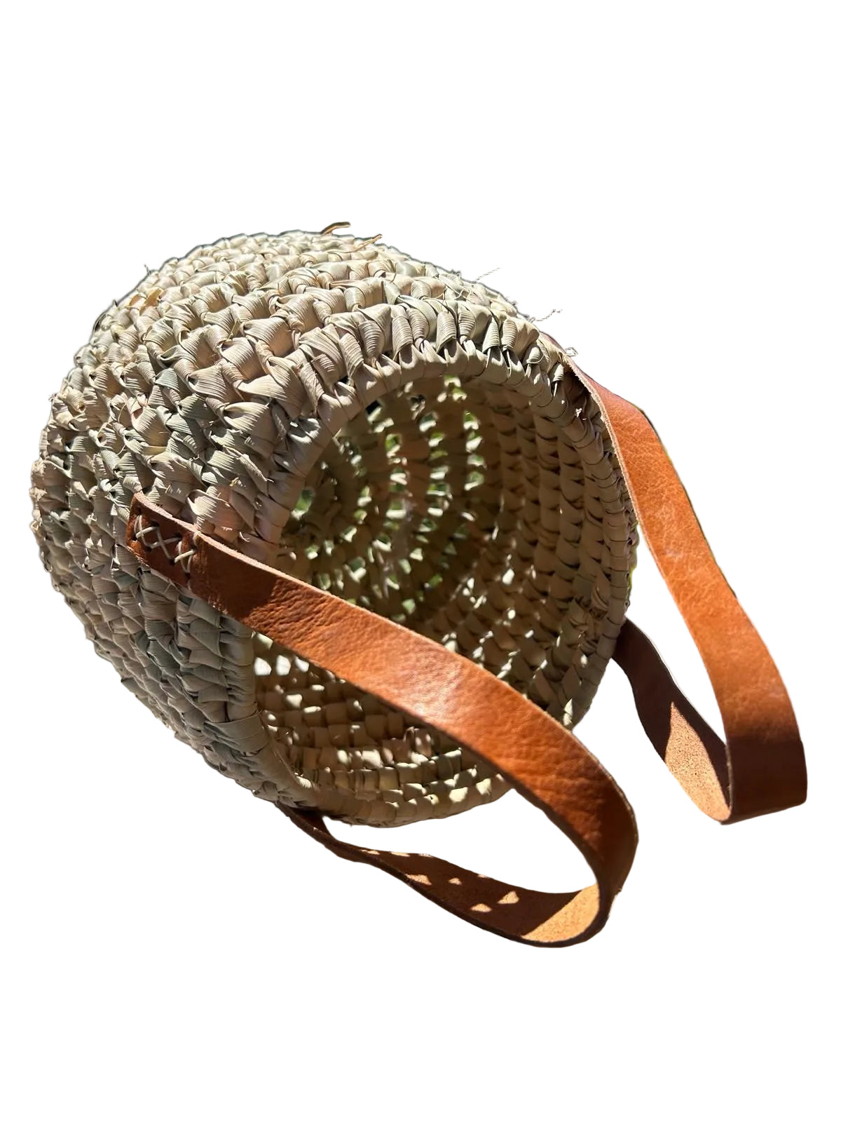 Panier tressé en feuille de palmier et anses cuir — fait main au Maroc