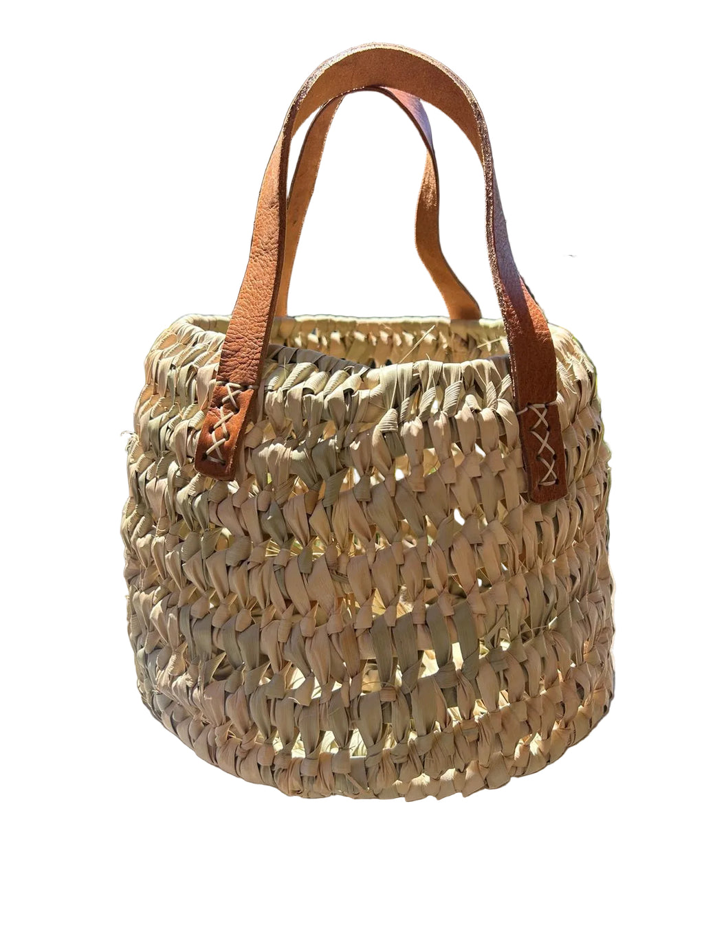 Panier tressé en feuille de palmier et anses cuir — fait main au Maroc