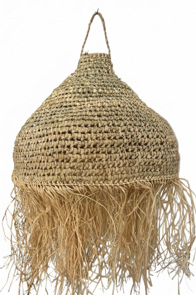 Suspension Alia tressée en doum et franges raphia — luminaire artisanal marocain, fait main au Maroc