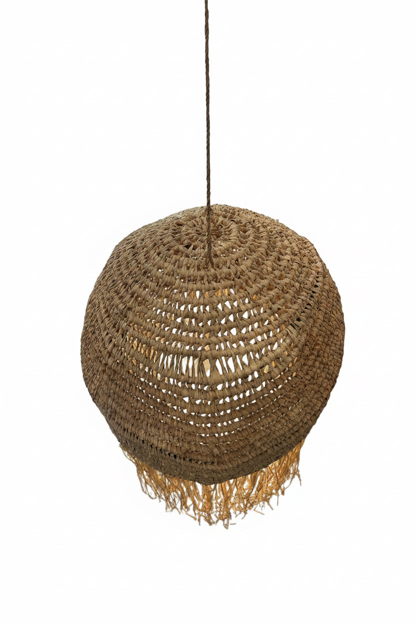 Suspension doha tressée en doum et franges raphia — luminaire artisanal marocain, fait main au Maroc