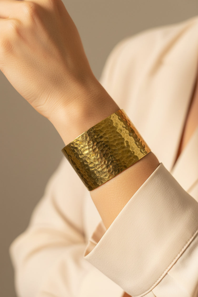Bracelet Manchette Martelée Dorée 
