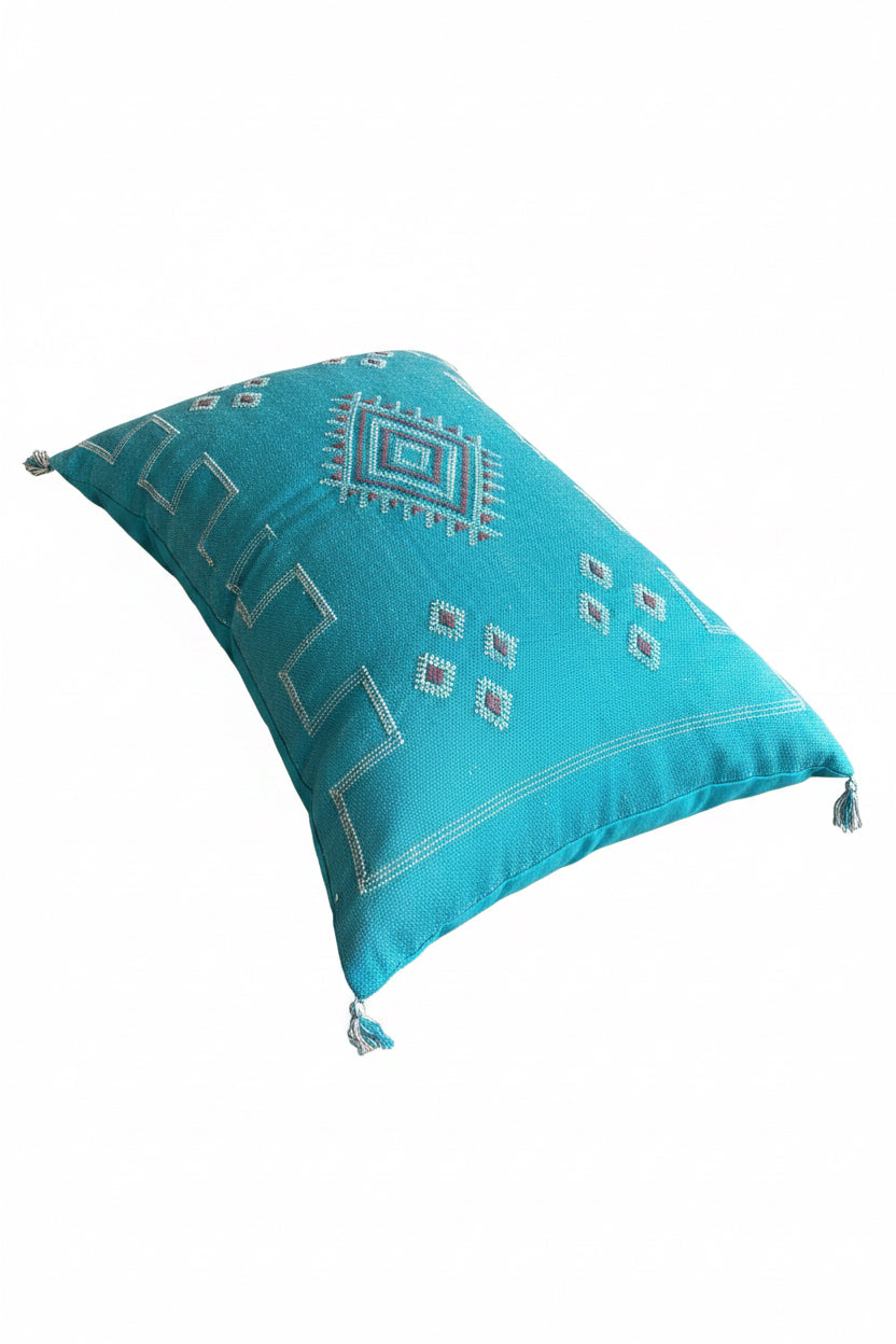 Housse de coussin Sabra turquoise et motifs berbères — soie de cactus fait main Maroc