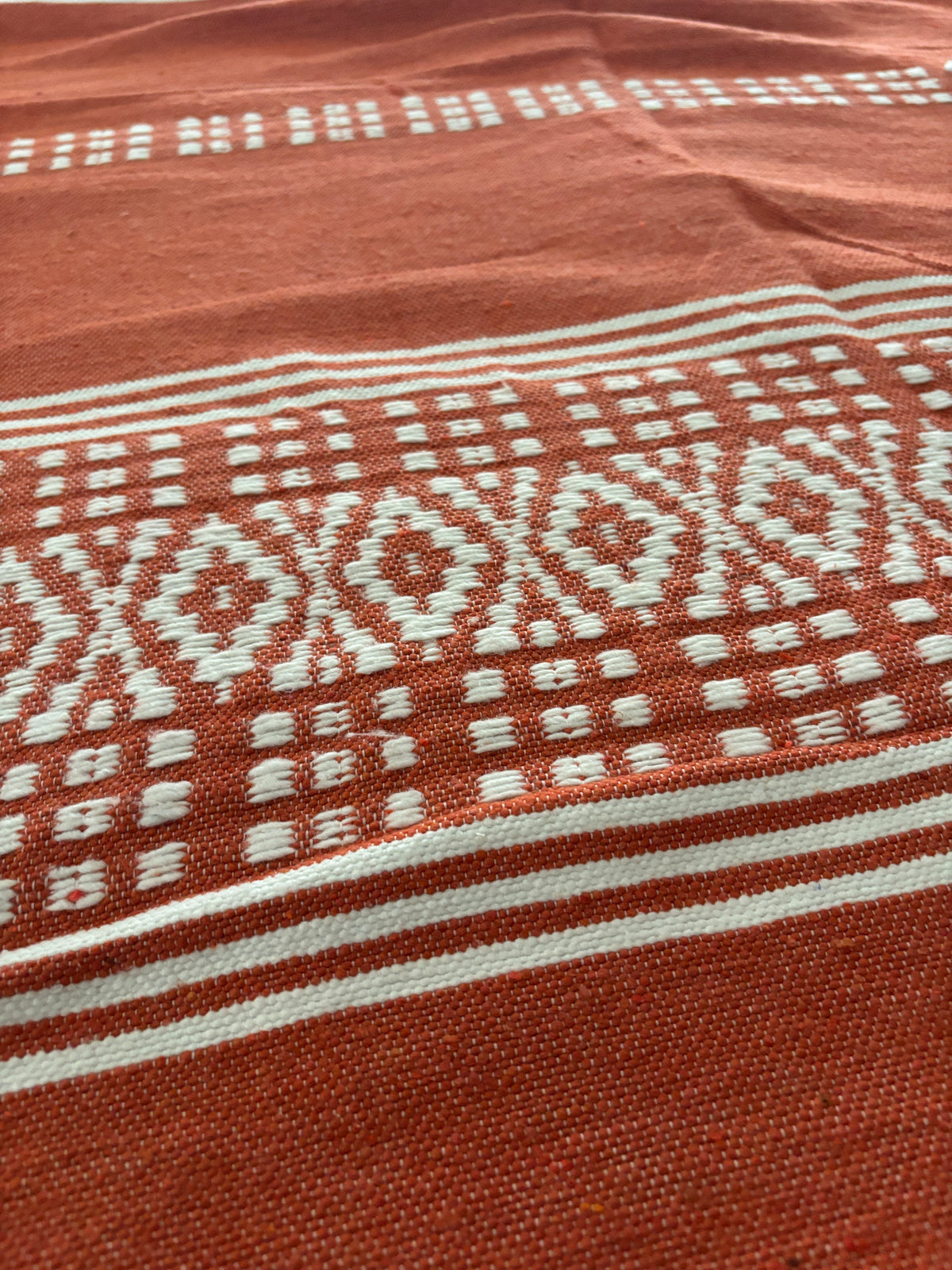 Plaid berbère terracotta — tissé main au Maroc 2,80 x 1,90 m
