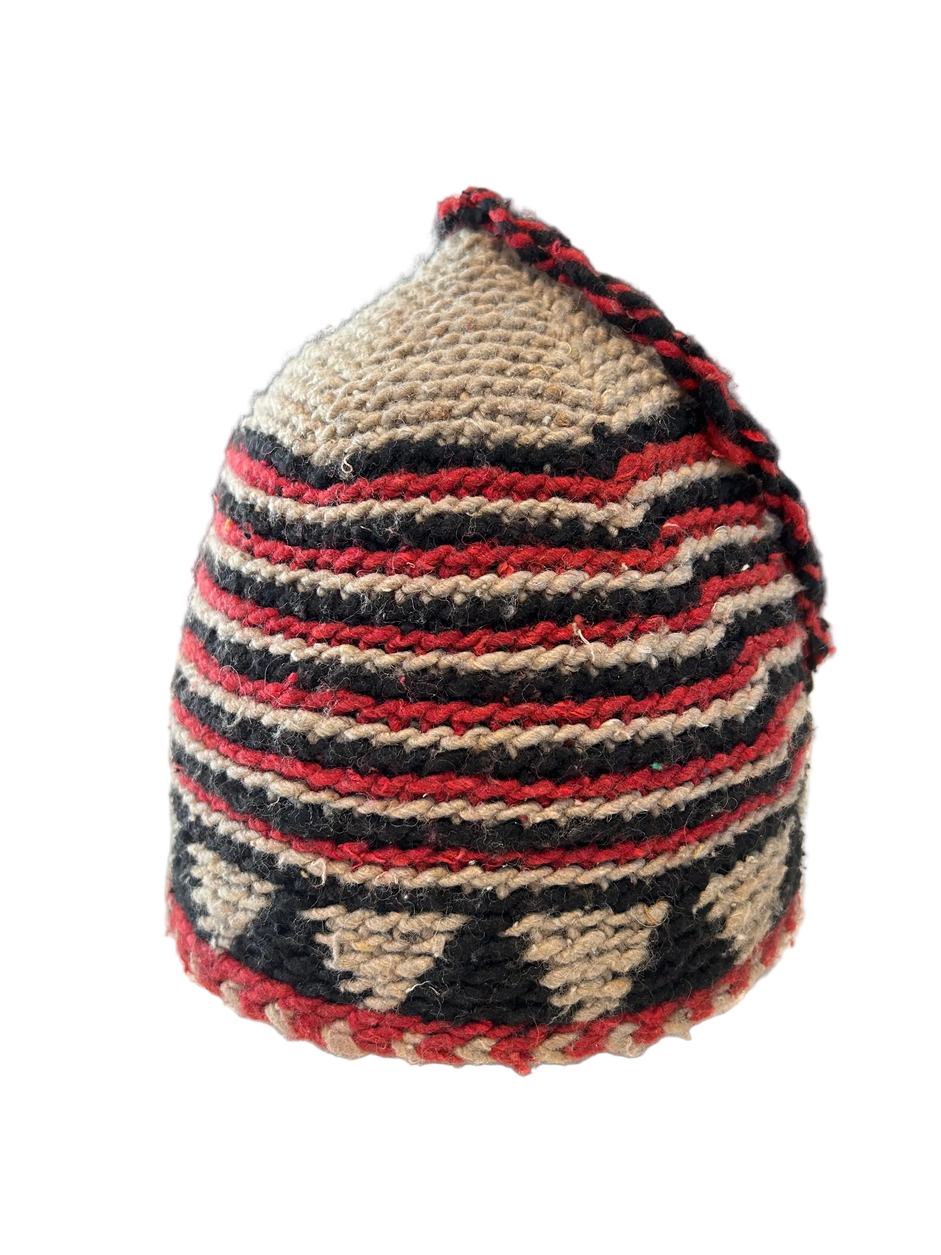 Bonnet tricoté artisanal en laine rouge et beige — fait main au Maroc