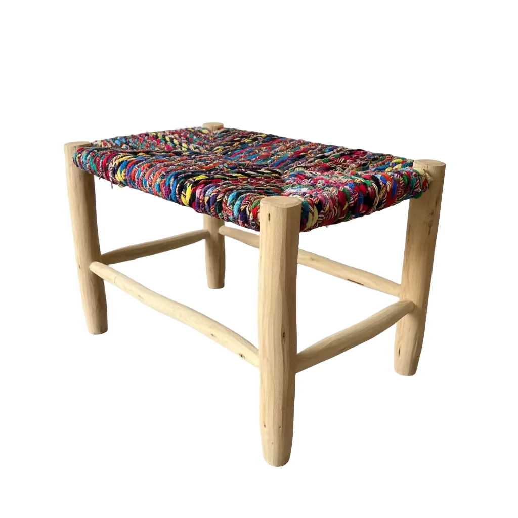 Banc en bois d'eucalyptus et boucherouite multicolore — mobilier artisanal marocain, fait main au Maroc