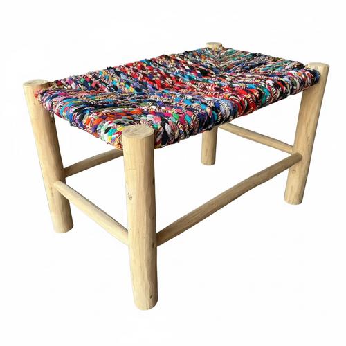 Banc en bois d'eucalyptus et boucherouite multicolore — mobilier artisanal marocain, fait main au Maroc