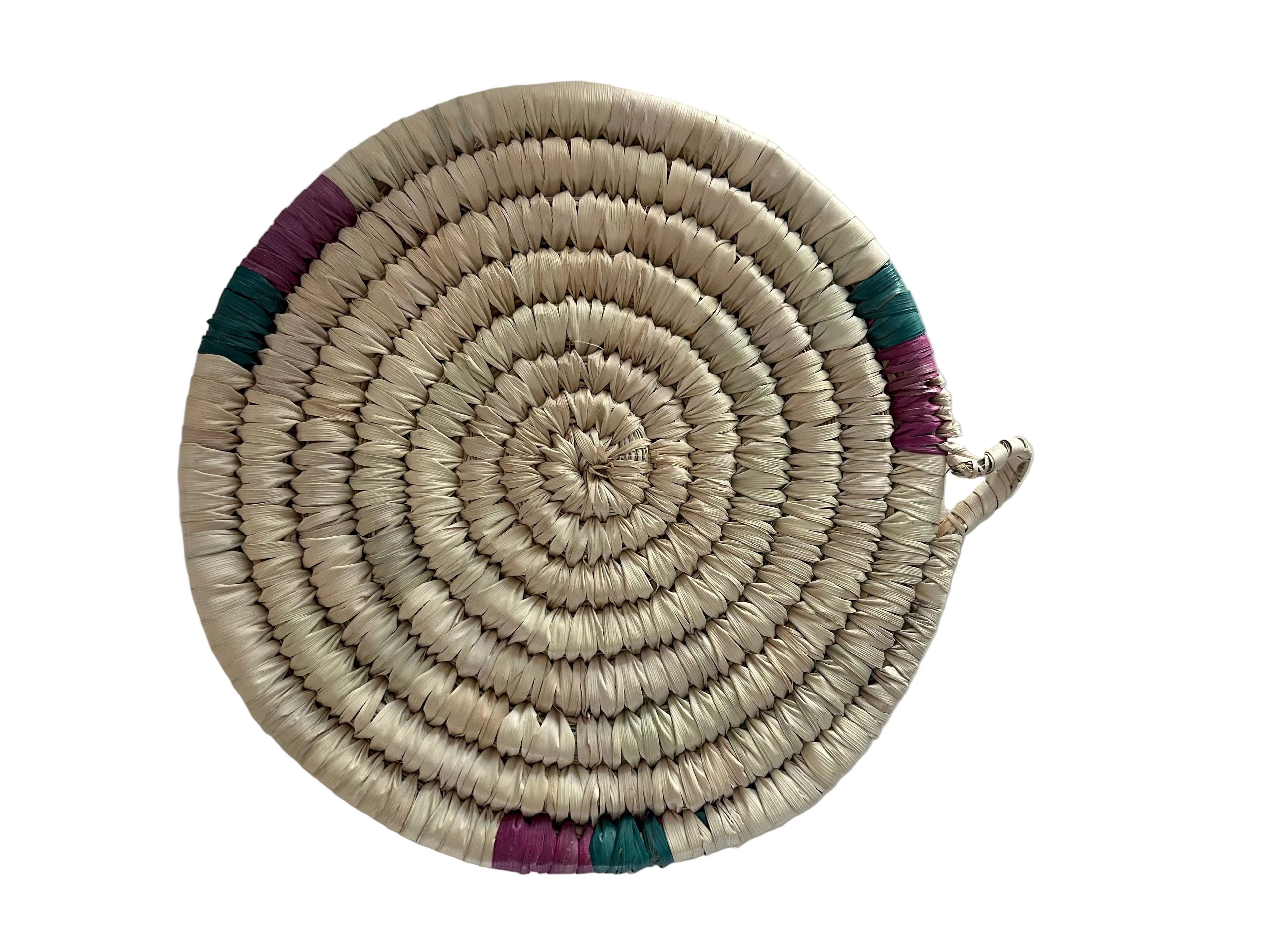 Dessous de plat tressé en fibres naturelles touches colorées — fait main au Maroc
