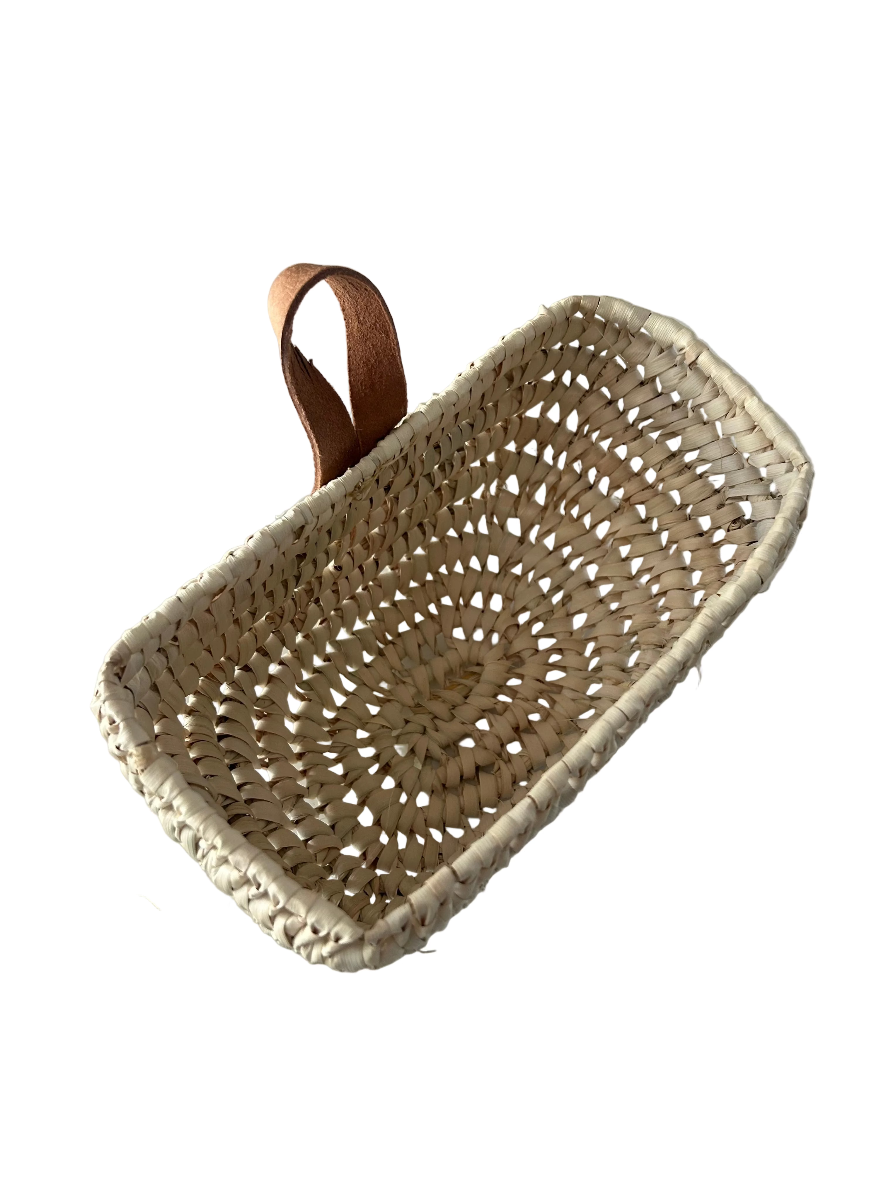 Panier mural arrondi en fibre naturelle et anse cuir — fait main au Maroc