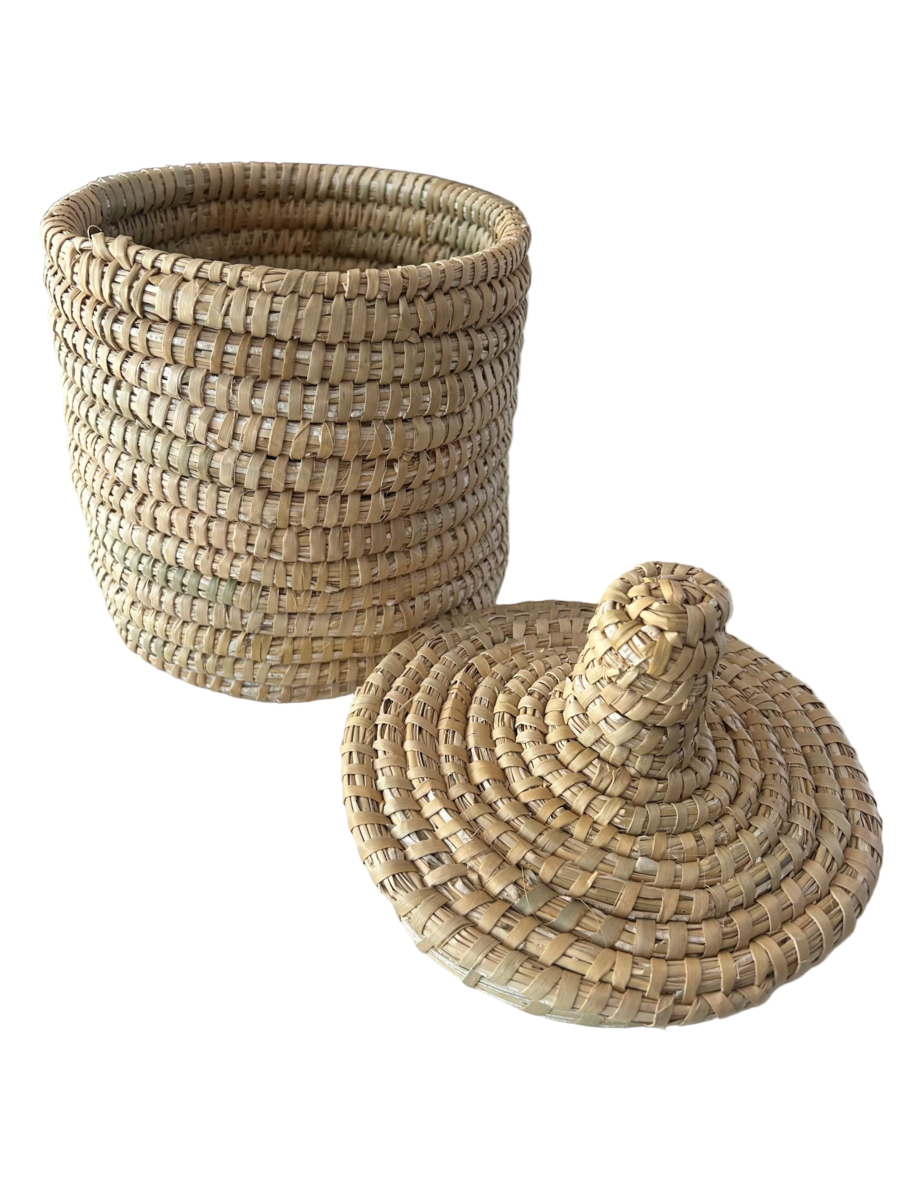 Panier marocain tressé avec couvercle en fibre naturelle — fait main au Maroc