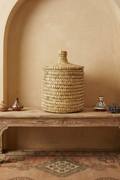 Panier marocain tressé avec couvercle en fibre naturelle — fait main au Maroc