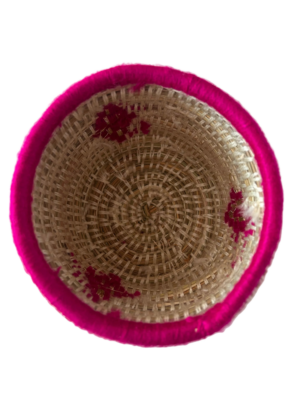 Panier berbère tressé avec couvercle et pompon fuchsia — artisanat marocain fait main