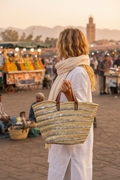 Panier tressé sequins argentés anses cuir — décoration artisanale marocaine, fait main au Maroc