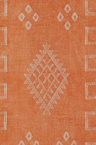 Housse de coussin Sabra orange terracotta et broderies berbères — soie de cactus fait main Maroc