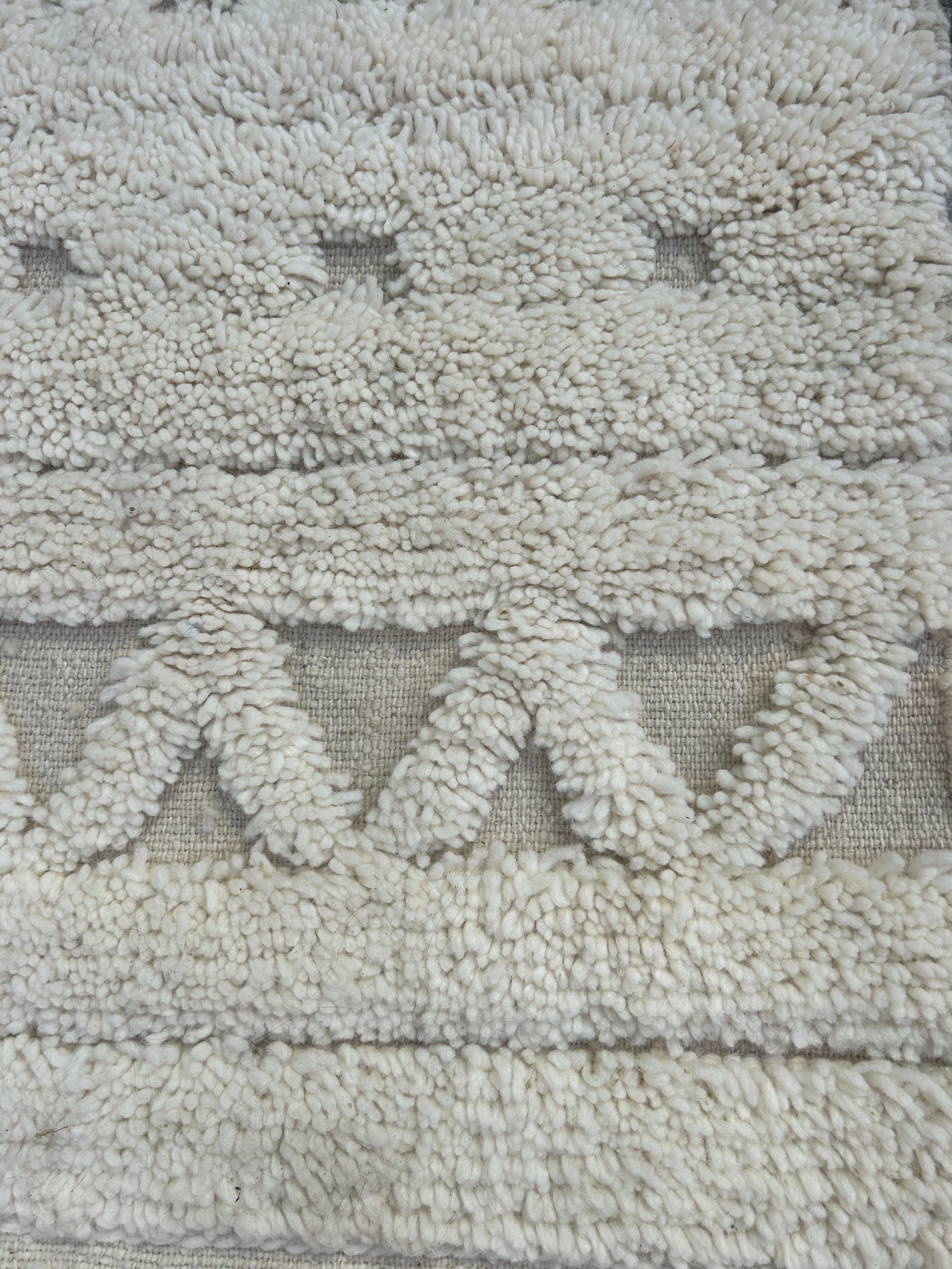 Tapis Beni Ourain Blanc Ivoire Relief Touffeté 