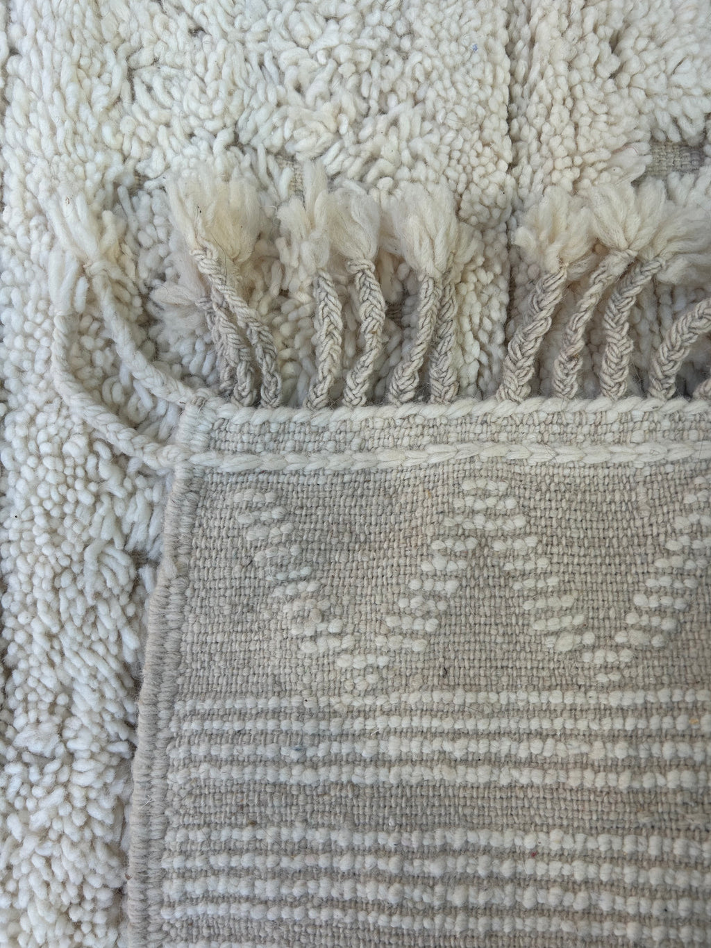 Tapis Beni Ourain Blanc Ivoire Relief Touffeté 