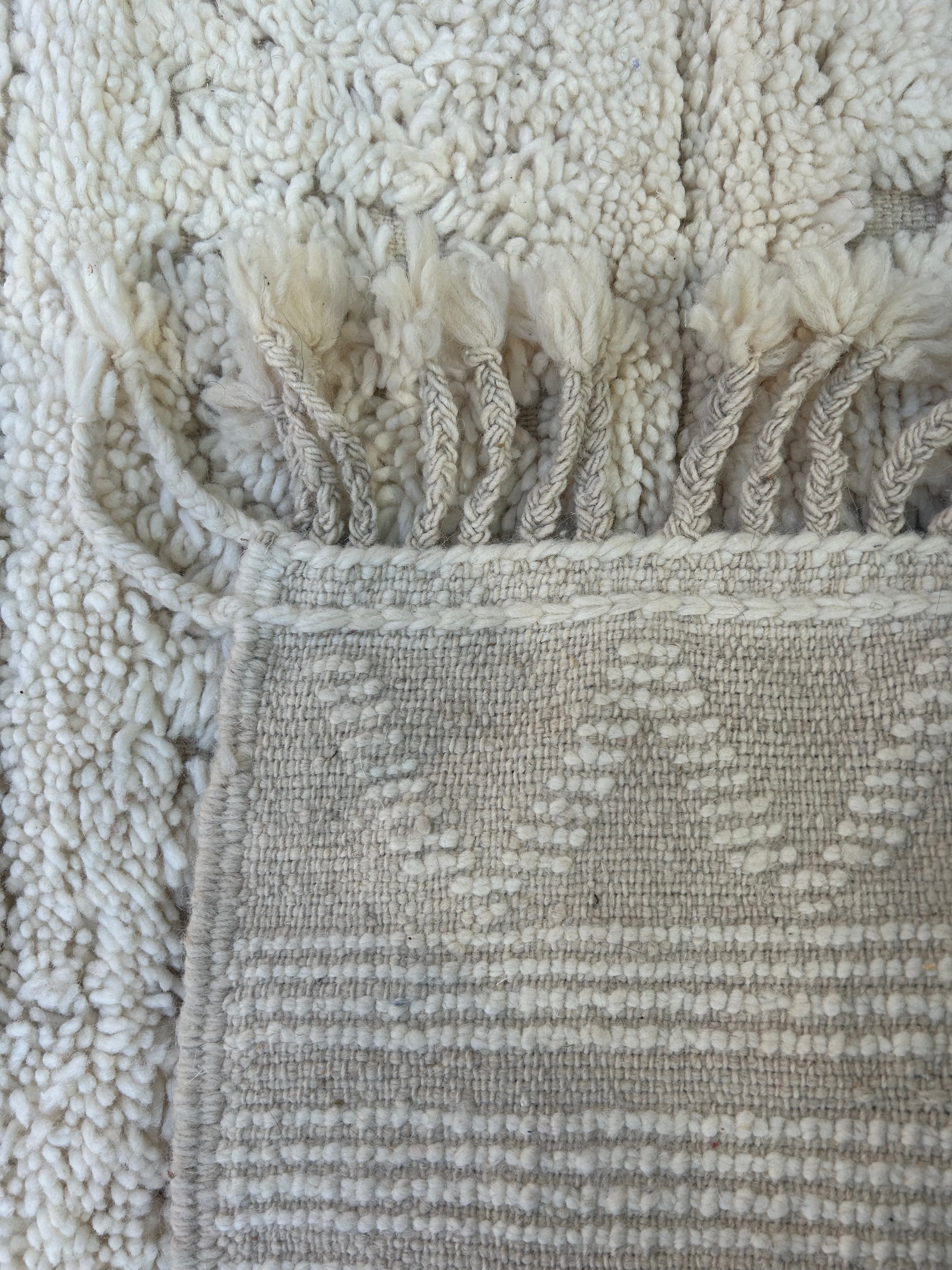 Tapis Beni Ourain Blanc Ivoire Relief Touffeté 