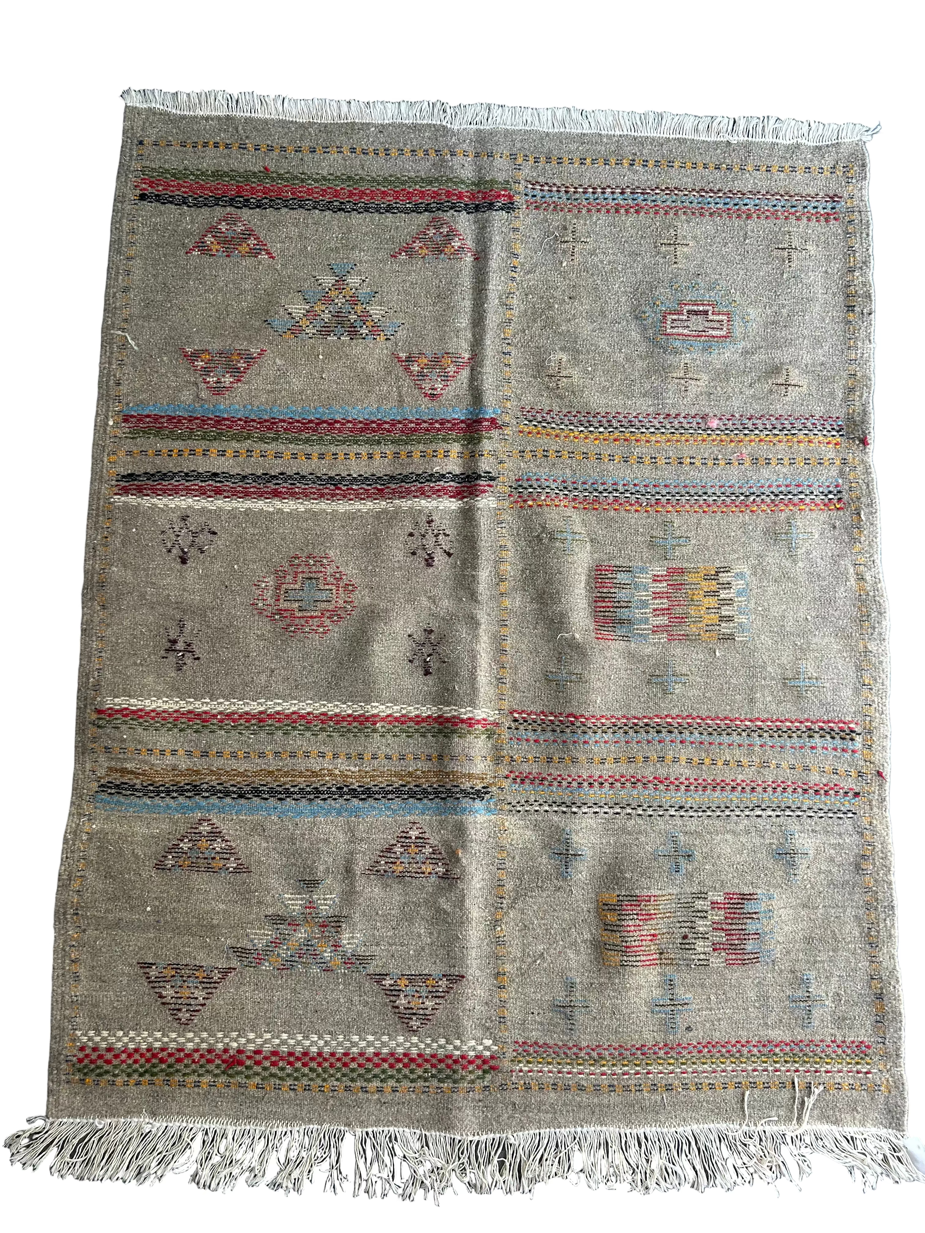 Tapis kilim berbère motifs tribaux en laine naturelle — tissé main pièce unique Maroc