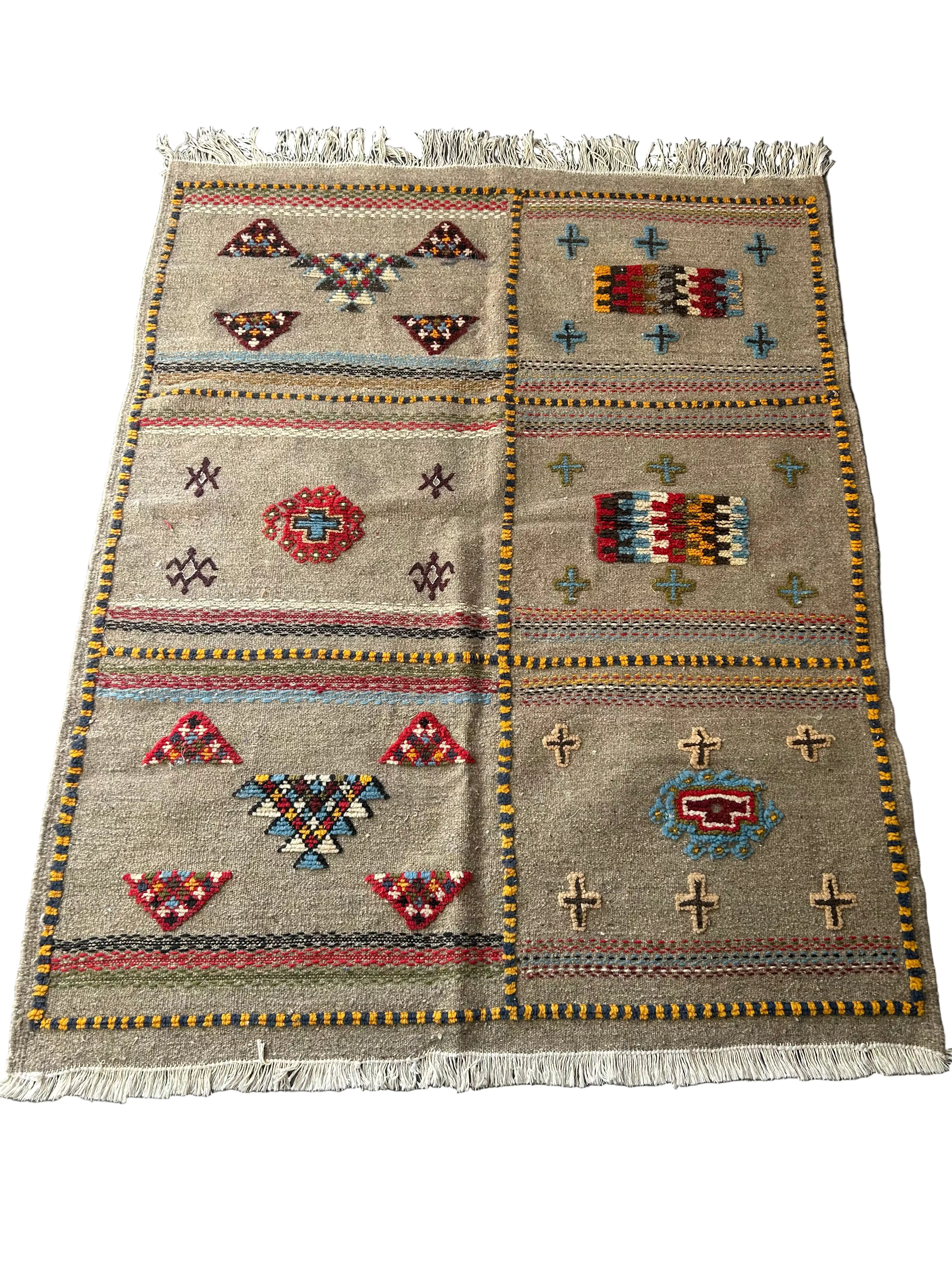 Tapis kilim berbère motifs tribaux en laine naturelle — tissé main pièce unique Maroc
