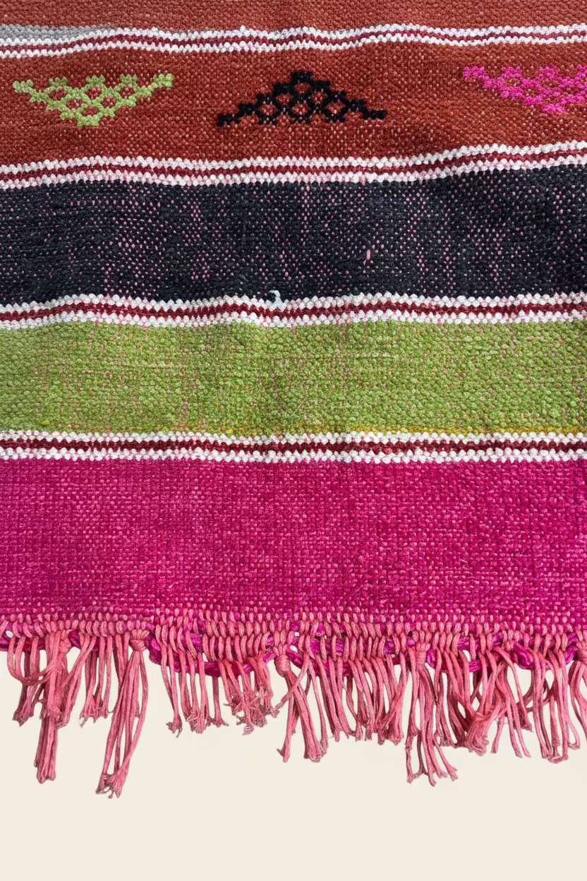 Kilim berbère multicolore à rayures en laine artisanale — tissé main Maroc