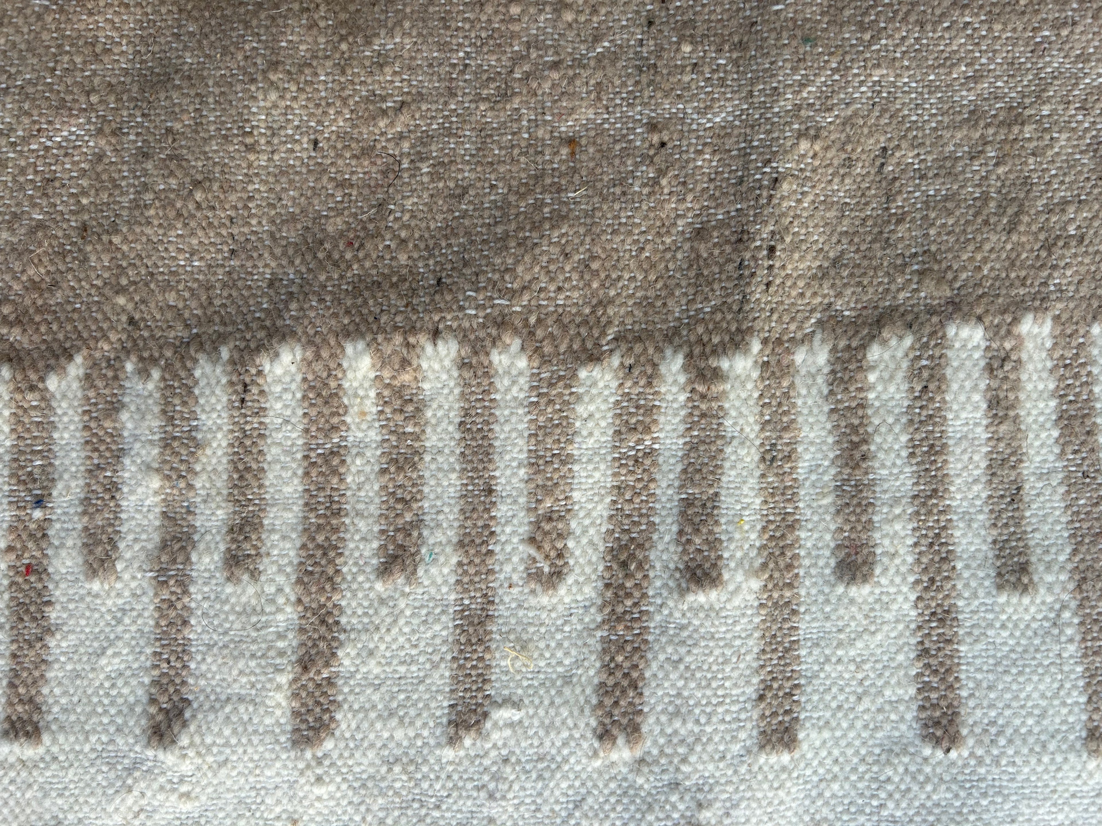 Tapis kilim ivoire motifs géométriques berbères — 160 x 110 cm tissé main Maroc