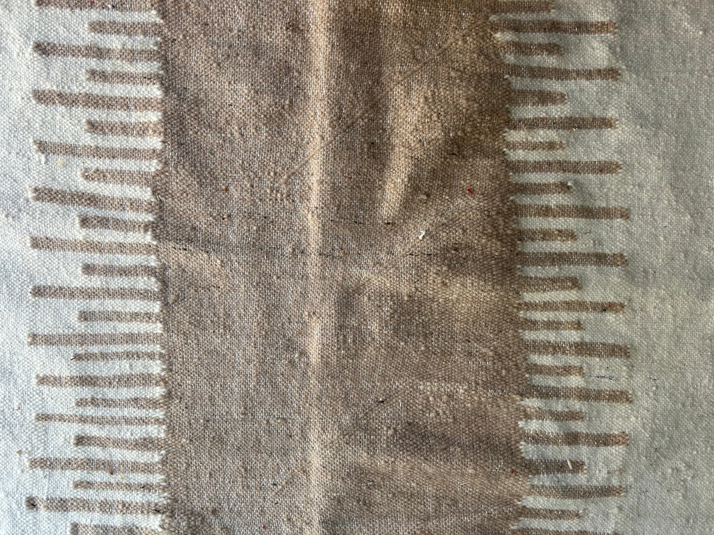 Tapis kilim ivoire motifs géométriques berbères — 160 x 110 cm tissé main Maroc
