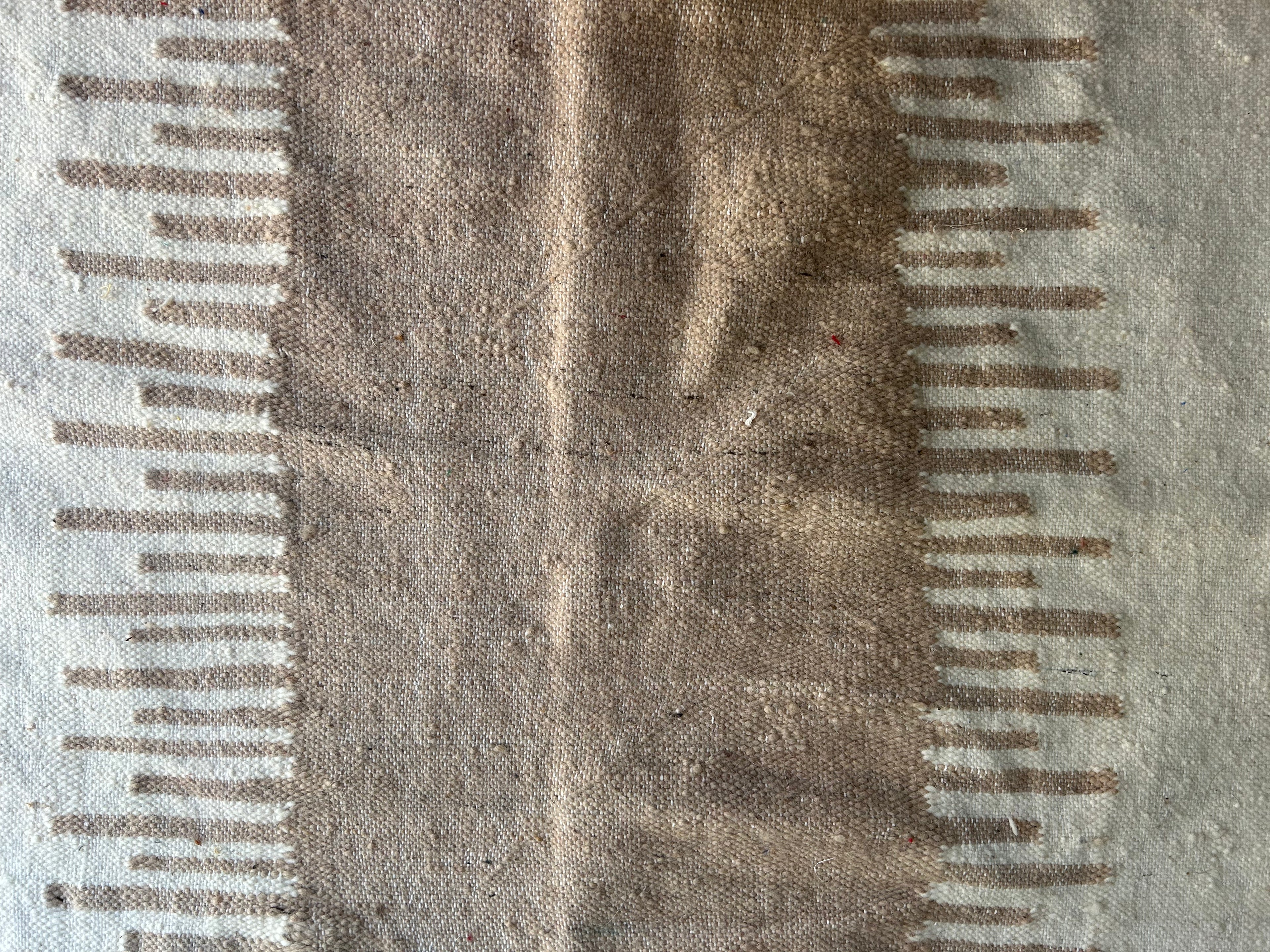 Tapis kilim ivoire motifs géométriques berbères — 160 x 110 cm tissé main Maroc