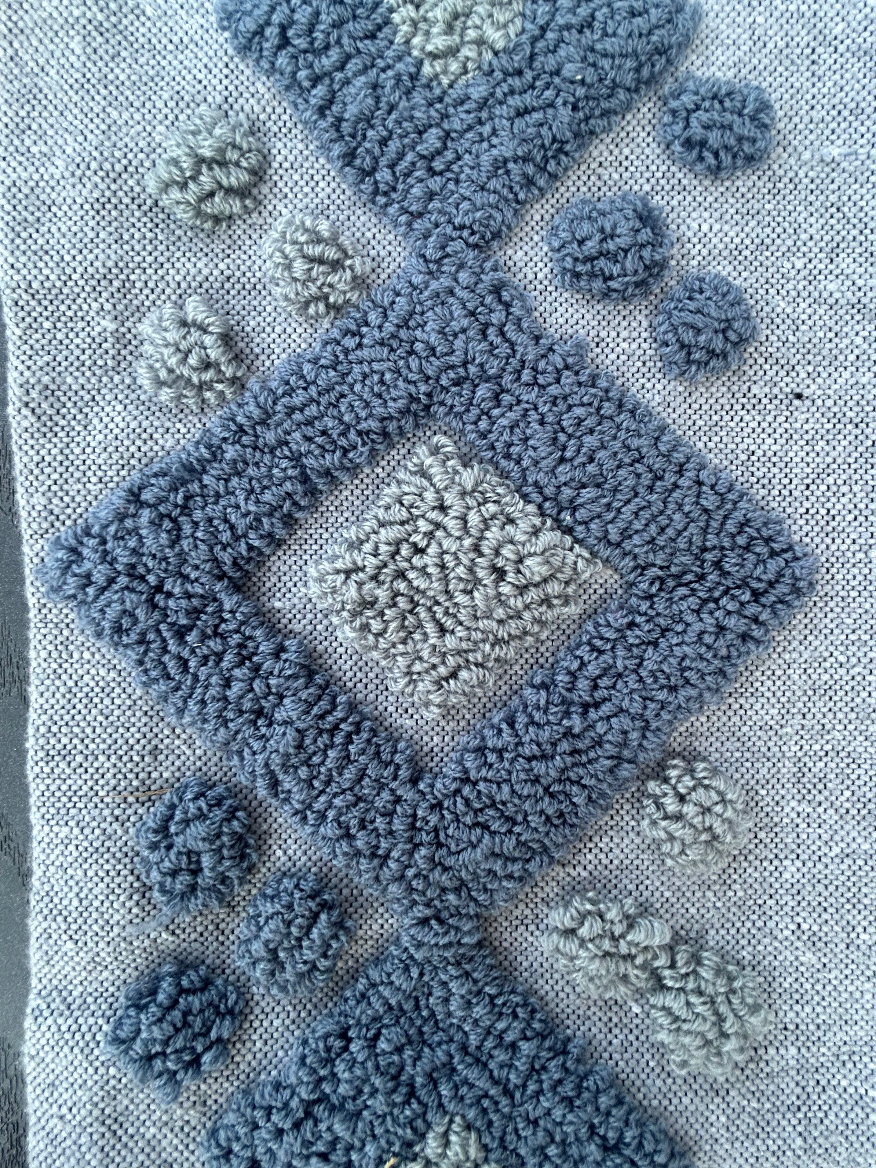 Housse de coussin tufted berbère bleu et gris — fait main au Maroc 50 x 50 cm