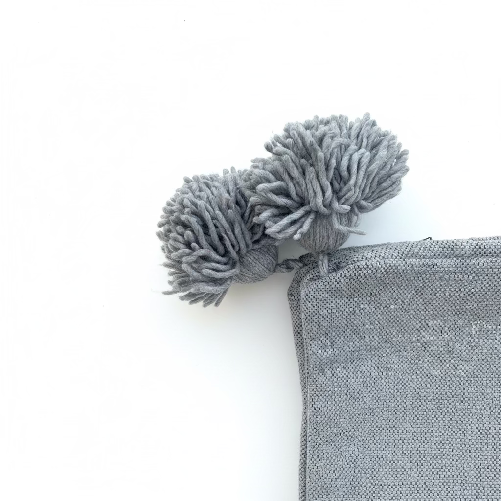 Housse de coussin tufted berbère bleu et gris — fait main au Maroc 50 x 50 cm