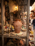 Tangia marocaine en terre cuite dans un souk – poterie artisanale fait main