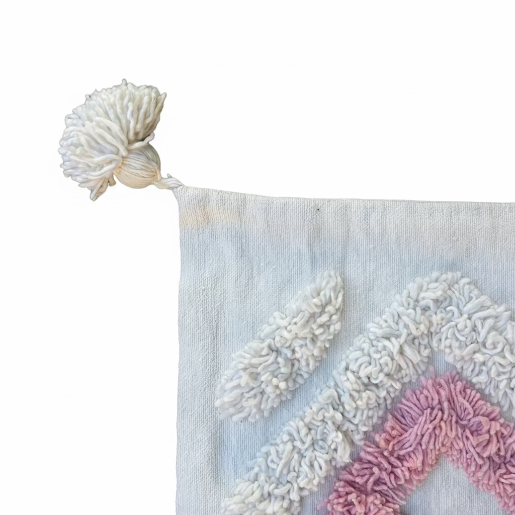 Pompons crème aux coins – housse coussin touftetée pièce unique – artisanat marocain