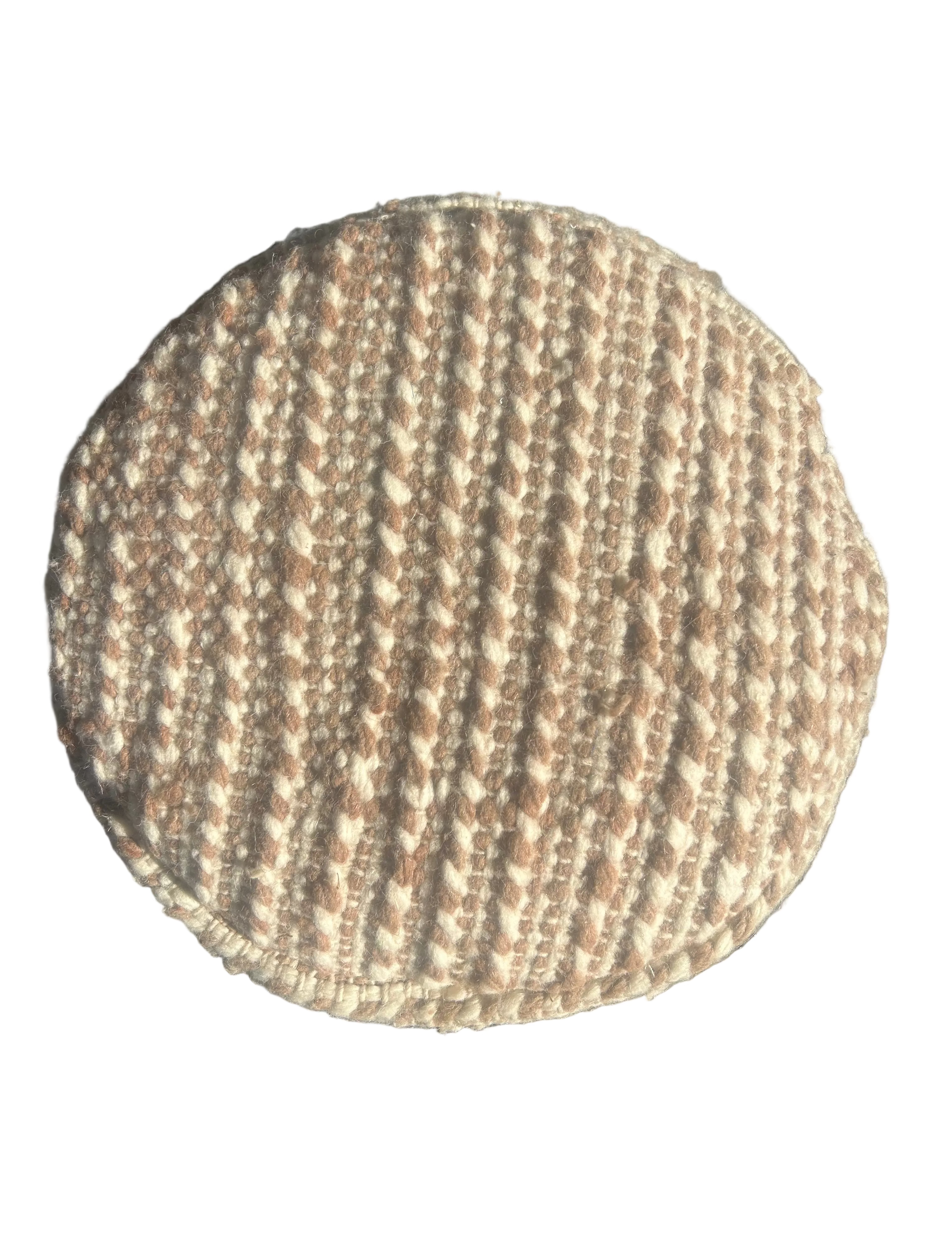 Vue de dessus de la housse de pouf berbère ronde 35 cm, tissage laine naturelle écrue fait main
