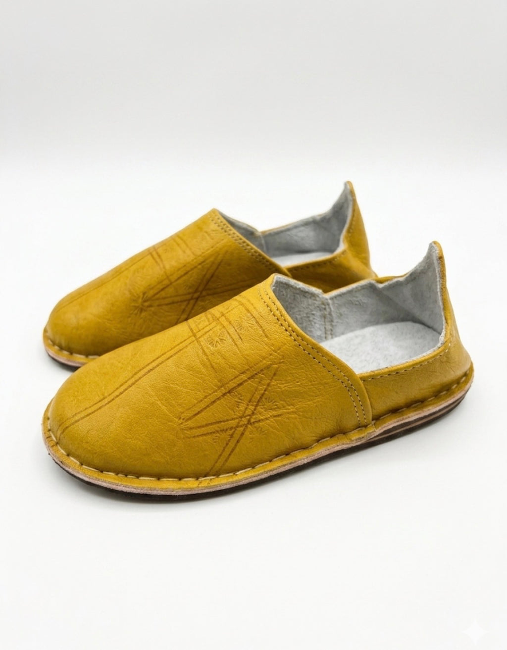 Babouche marocaine en cuir jaune — chaussure artisanale fait main au Maroc