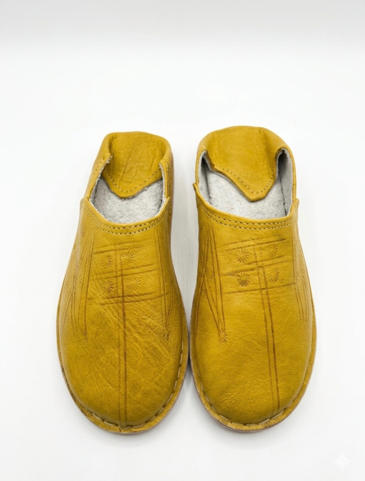 Babouche marocaine en cuir jaune — chaussure artisanale fait main au Maroc