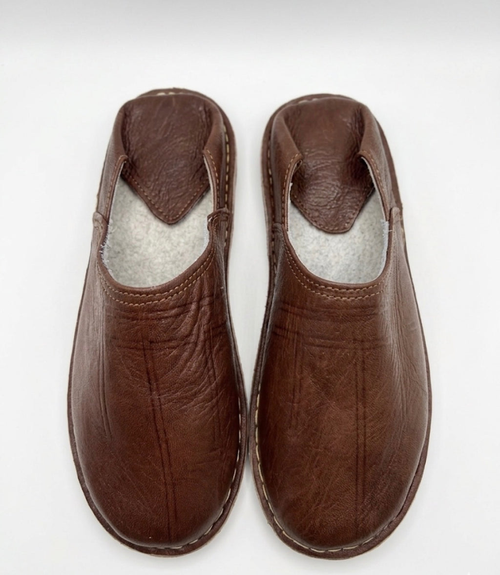 Babouche marocaine en cuir marron — chaussure artisanale fait main au Maroc
