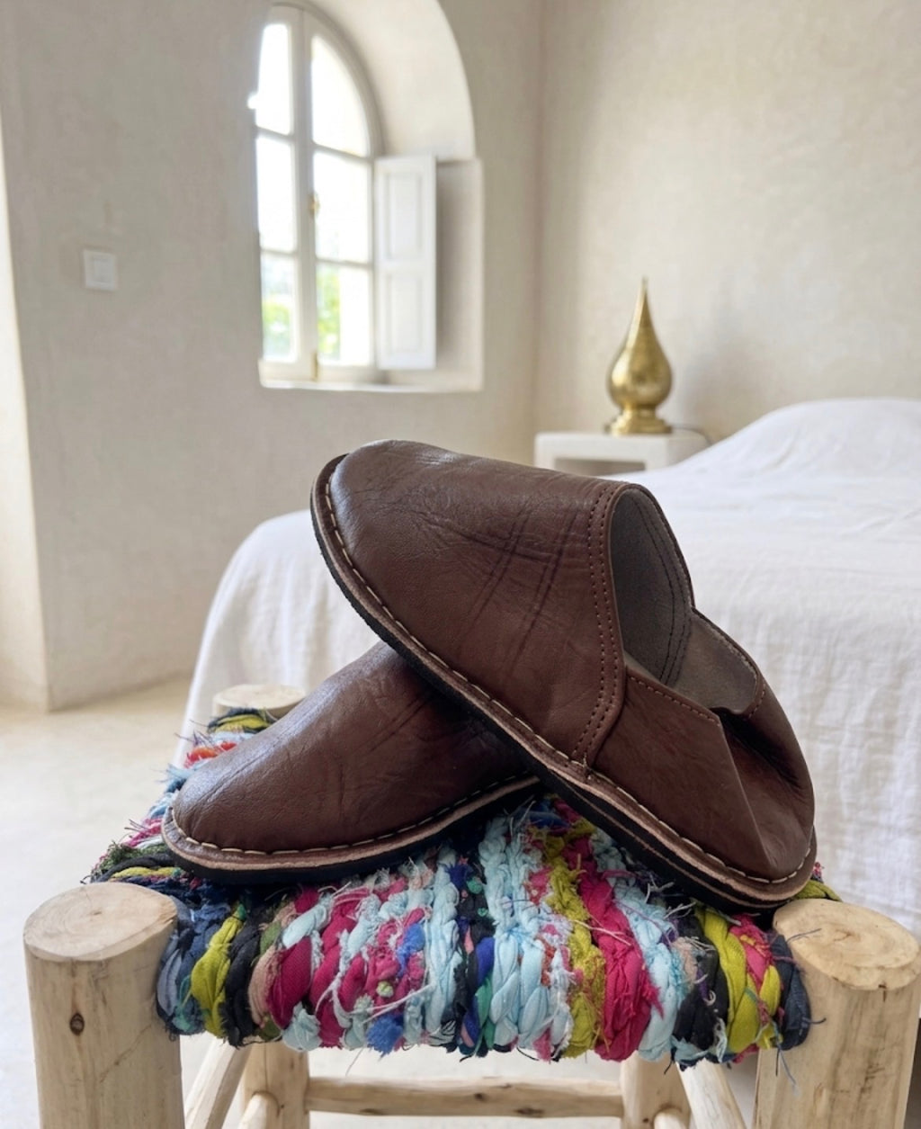 Babouche marocaine en cuir marron — chaussure artisanale fait main au Maroc
