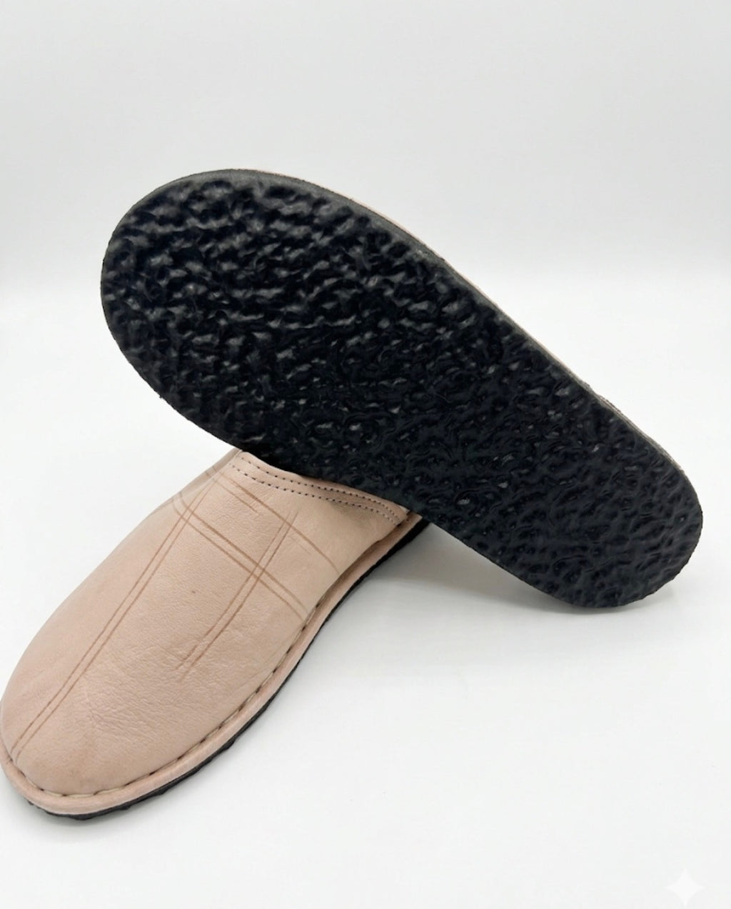 Babouche marocaine en cuir beige — chaussure artisanale fait main au Maroc
