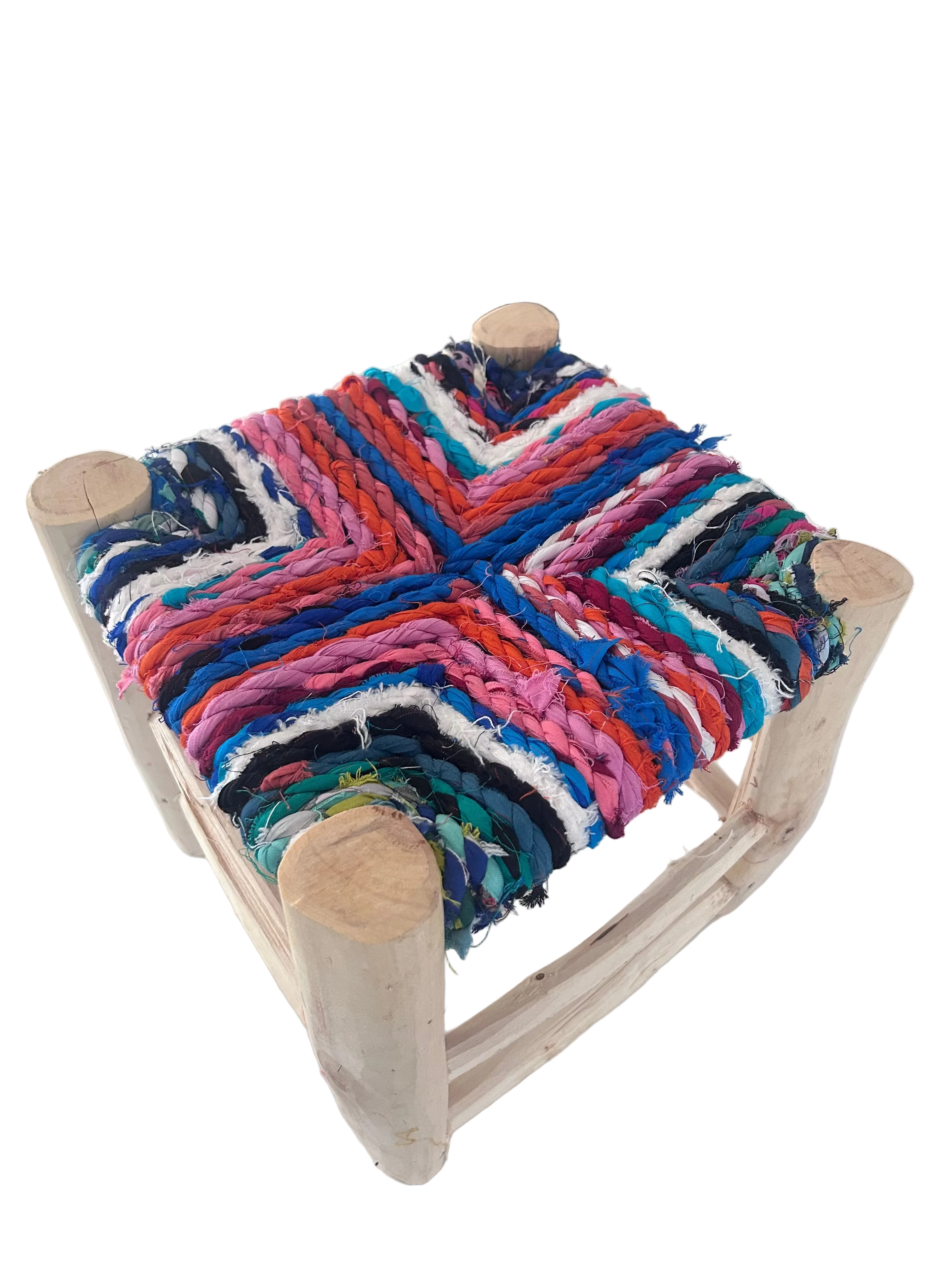 Tabouret en bois d'eucalyptus et boucherouite — mobilier artisanal marocain fait main