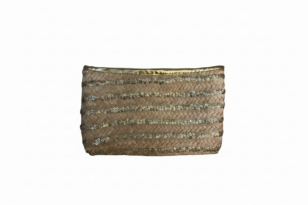 Pochette en fibre naturelle et sequins argentés — artisanat marocain fait main au Maroc
