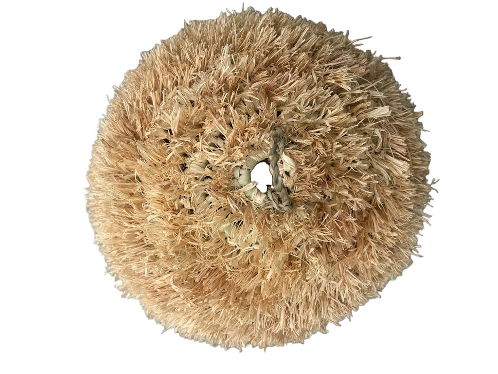 Suspension en raphia et fibres naturelles — luminaire artisanal marocain, fait main au Maroc