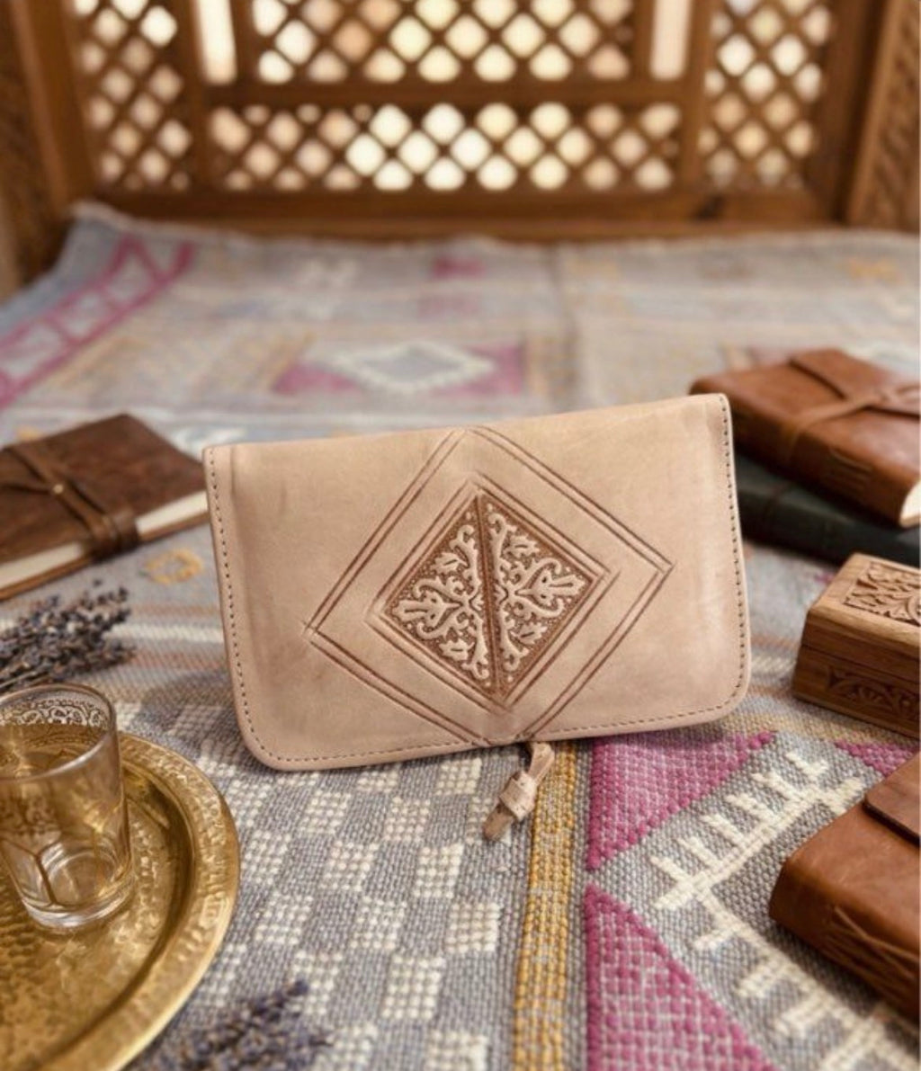Blague à tabac en cuir crème — artisanat marocain fait main