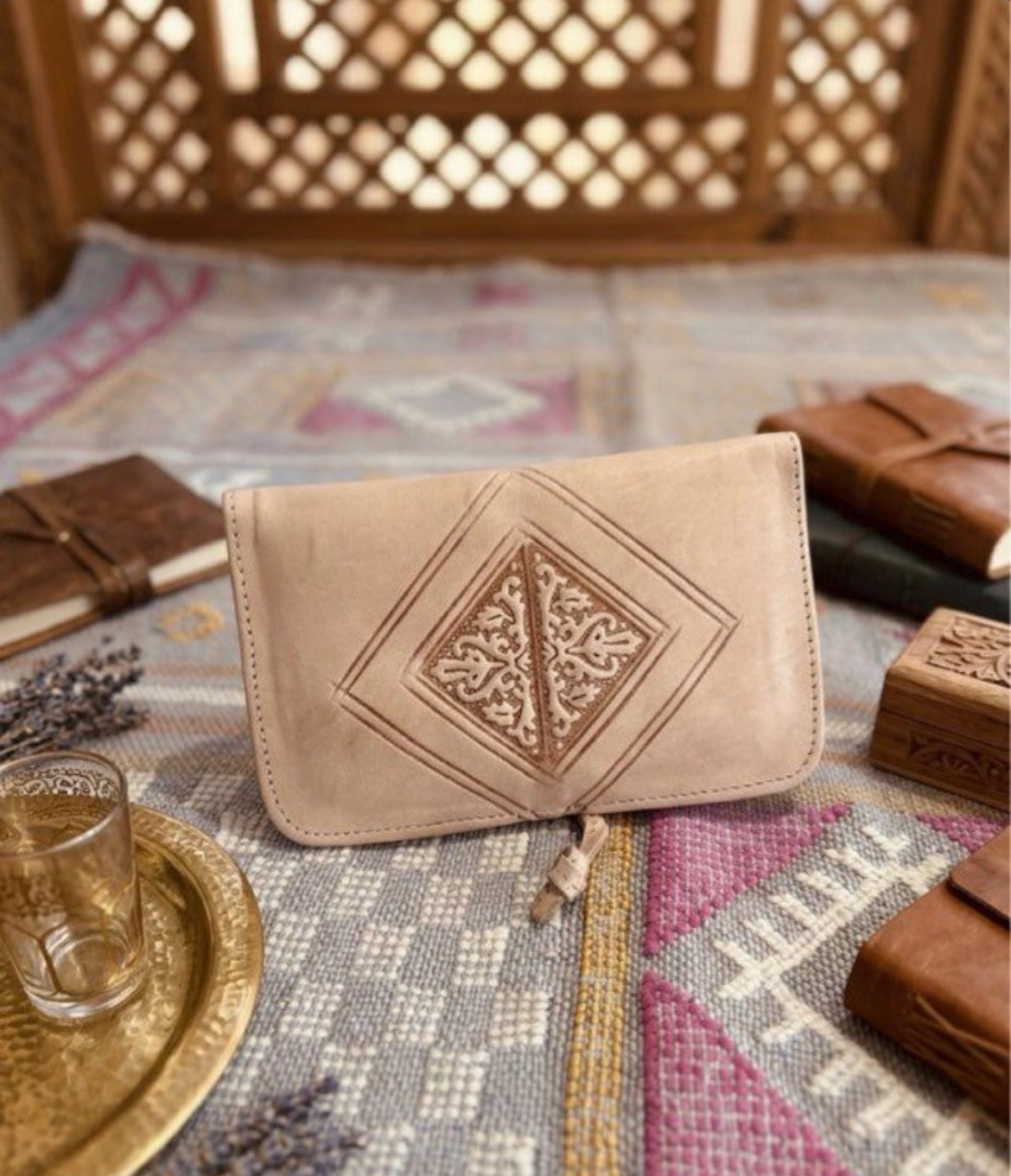 Blague à tabac en cuir crème — artisanat marocain fait main