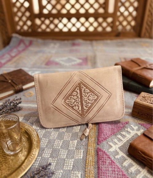 Blague à tabac en cuir crème — artisanat marocain fait main