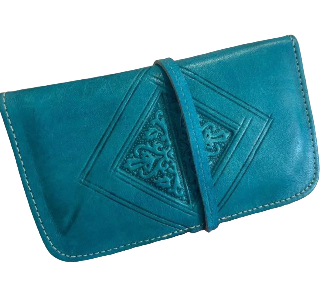 Blague à tabac en cuir bleu azur — artisanat marocain fait main