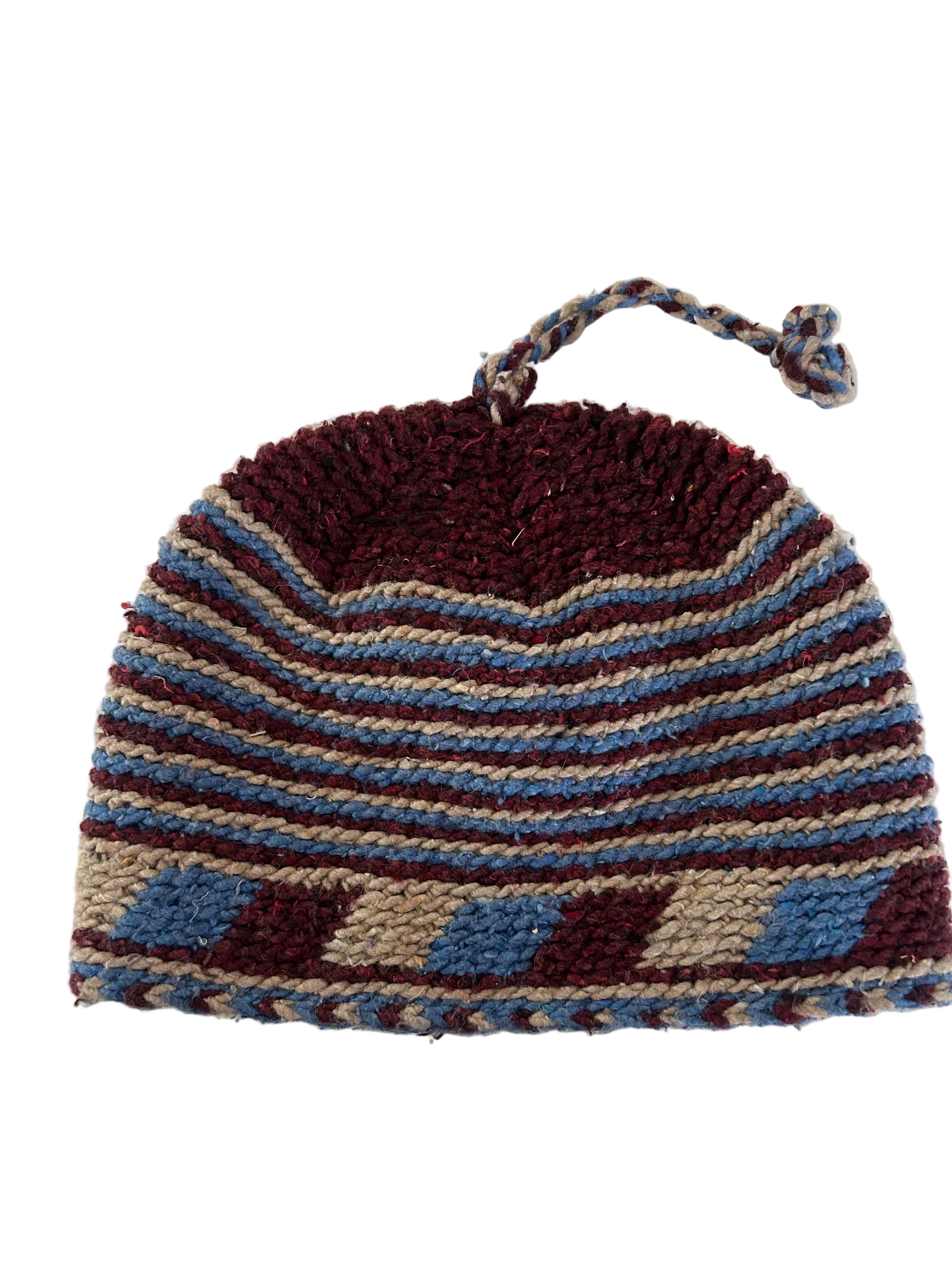 Bonnet tricoté artisanal en laine mauve, beige et bleu — fait main au Maroc
