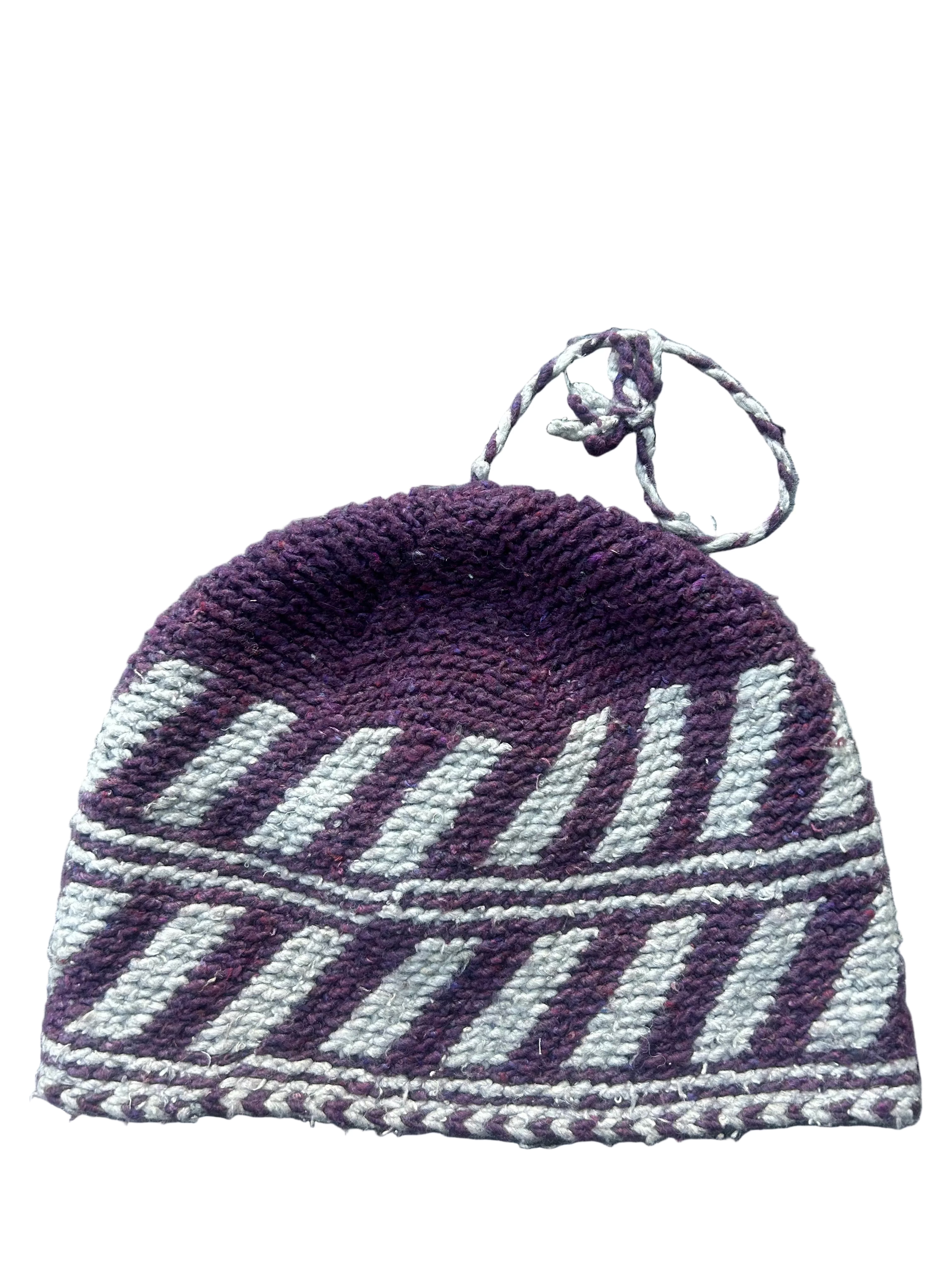 Bonnet tricoté artisanal en laine mauve et blanc — fait main au Maroc