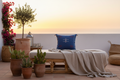 Housse de coussin Sabra bleu et broderies blanc et rouge — soie de cactus fait main Maroc