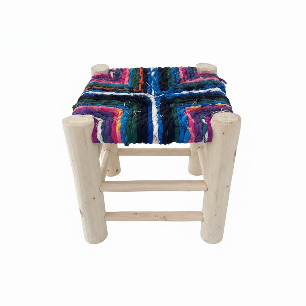 Tabouret en bois d'eucalyptus et boucherouite — mobilier artisanal marocain fait main