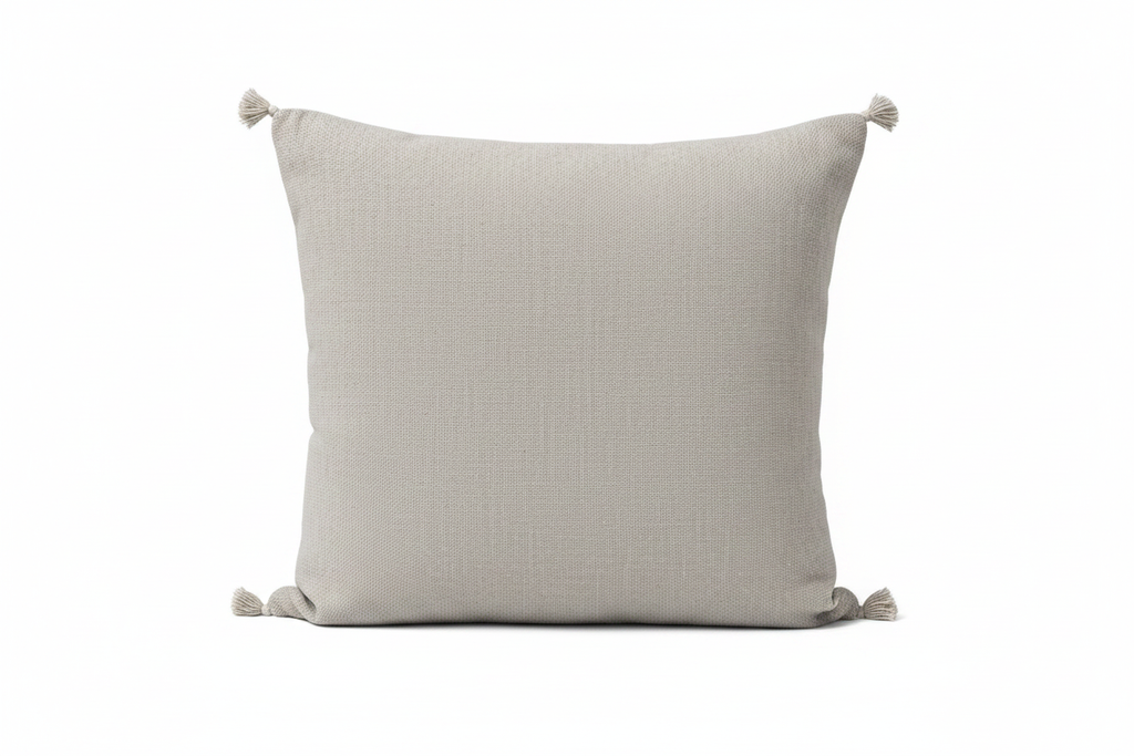 Housse de coussin Sabra gris lin et broderies blanc cassé — soie de cactus fait main Maroc
