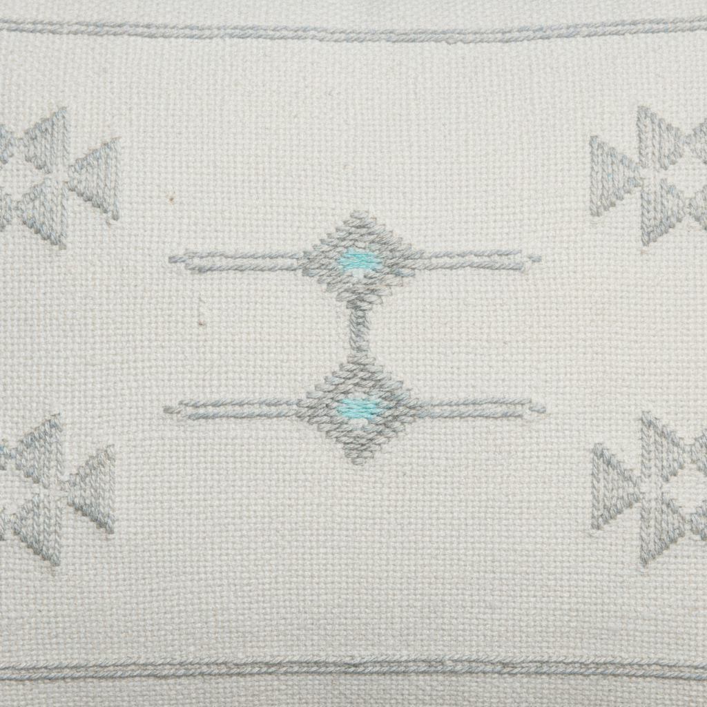Housse de coussin Sabra blanc et gris perle — soie de cactus artisanat marocain fait main